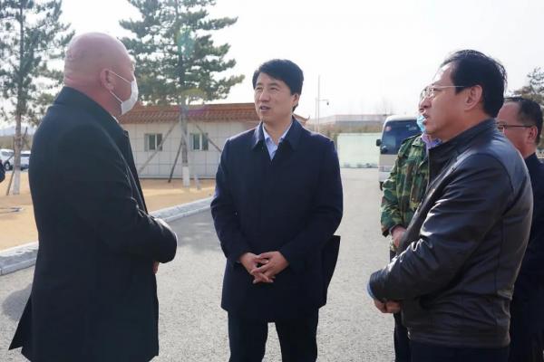 张永文书记清明节期间来我园指导部署防疫、防火工作！